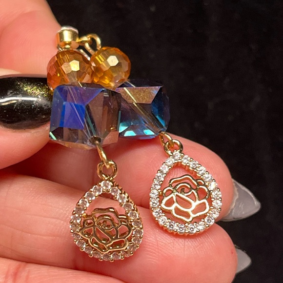 Long dangly charm earrings “ROSES” NWT - Picture 1 of 6